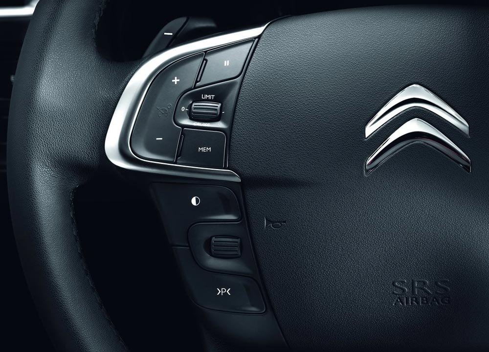 CITROEN-C4-2010-10.jpg