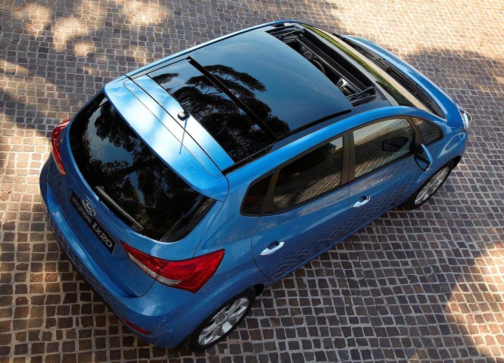 HYUNDAI-ix20-2010-04.jpg
