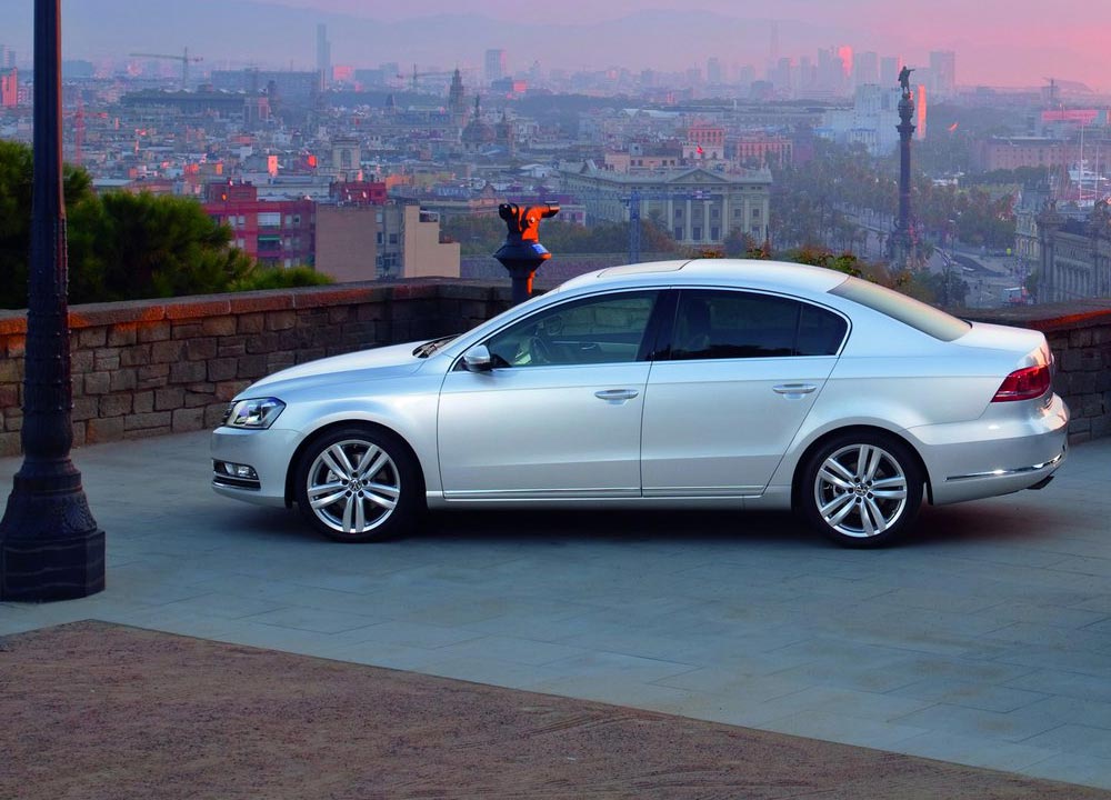 https://www.wandaloo.com/files/2010/10/VOLKSWAGEN-PASSAT-2011-05.jpg