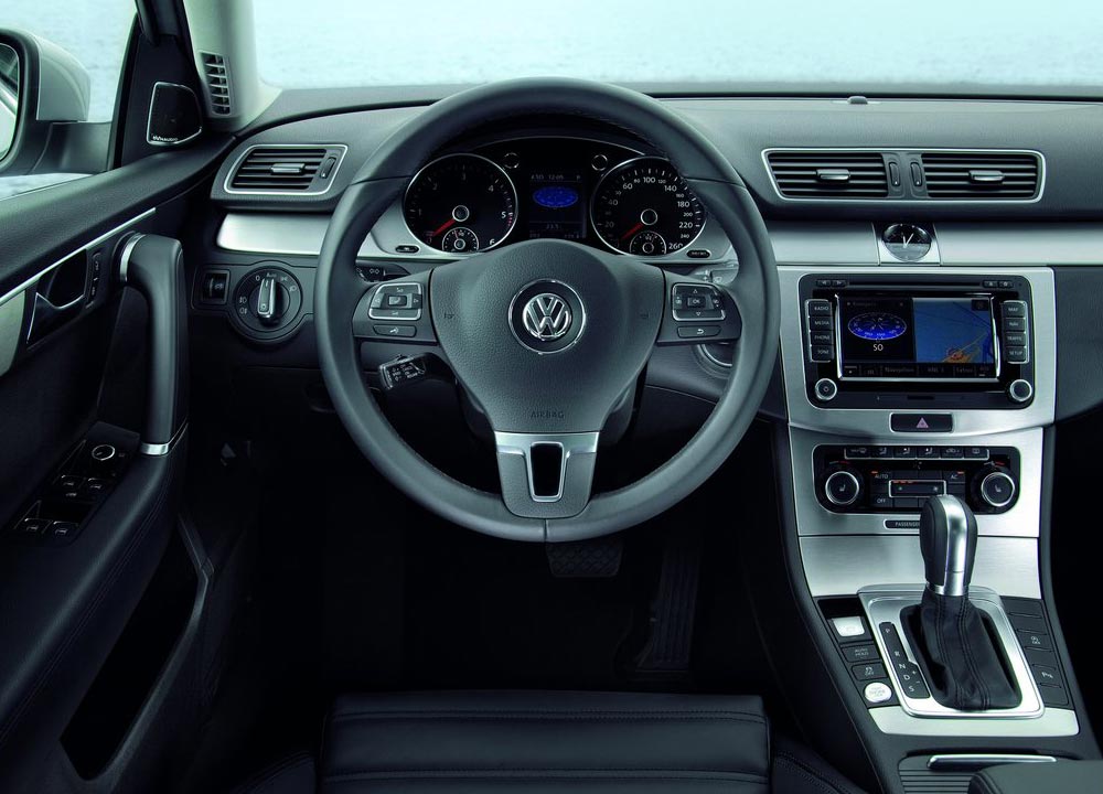 https://www.wandaloo.com/files/2010/10/VOLKSWAGEN-PASSAT-2011-08.jpg