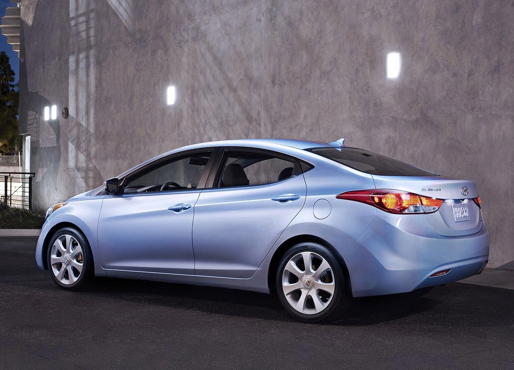 HYUNDAI-ELANTRA-2011-02.jpg