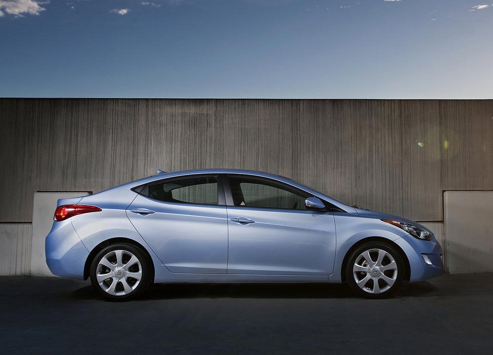 HYUNDAI-ELANTRA-2011-04.jpg