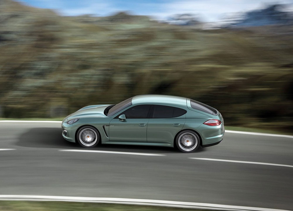https://www.wandaloo.com/files/2011/05/PORCHE-Panamera-Diesel-03.jpg