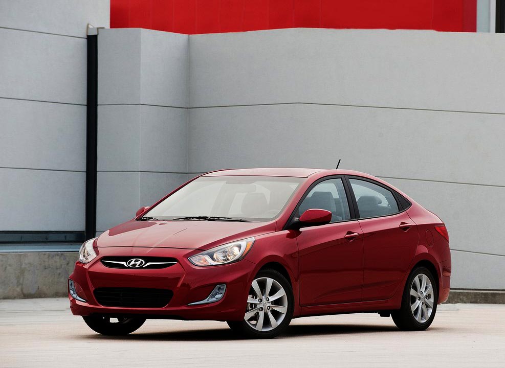 Hyundai-Accent-2012-03.jpg