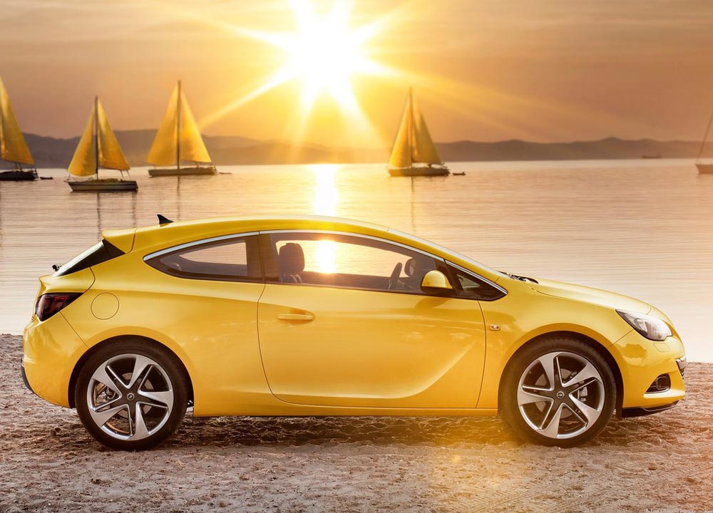 Opel-Astra-GTC-2012-02.jpg