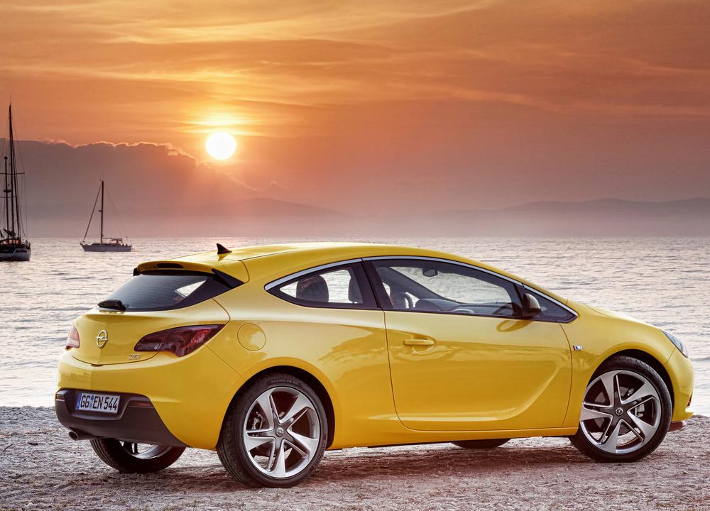 Opel-Astra-GTC-2012-03.jpg