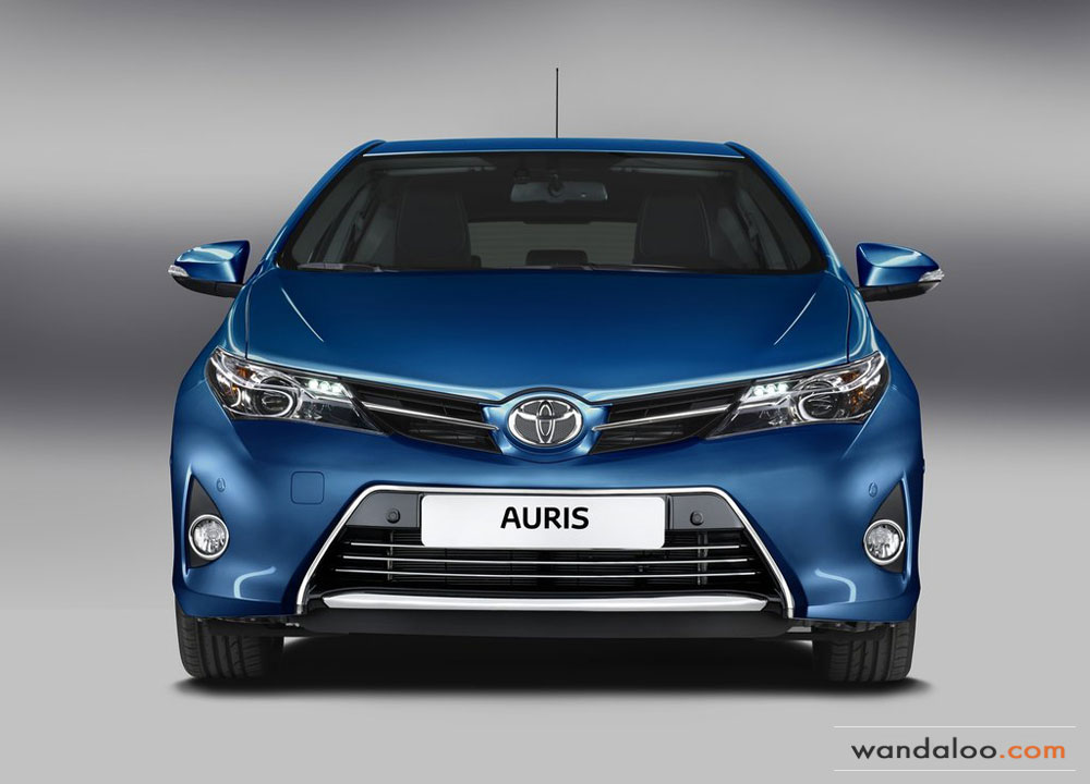 Toyota-Auris-2013-04.jpg