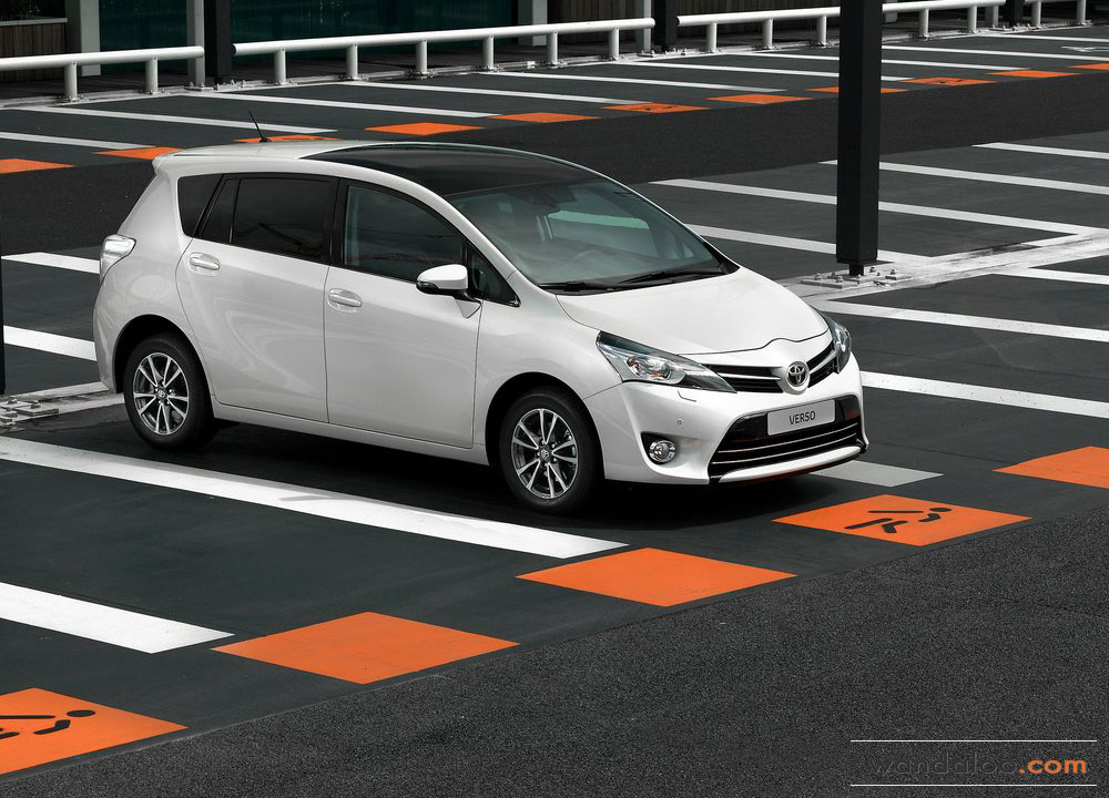 Toyota-Verso-2013-01.jpg
