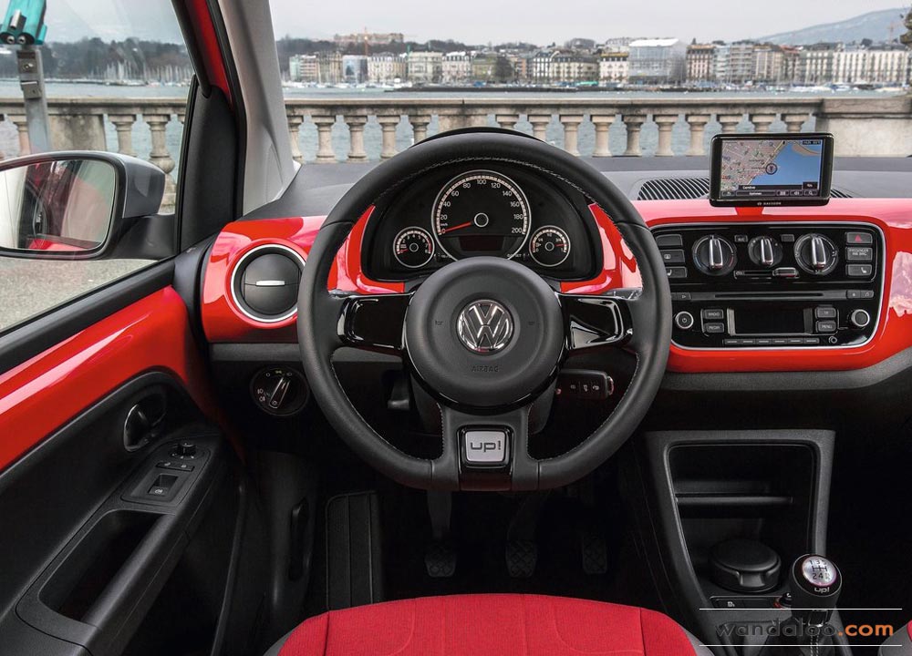 https://www.wandaloo.com/files/2013/02/Volkswagen-Cross-Up-2014-Maroc-04.jpg