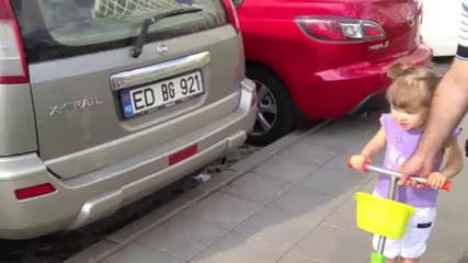 petite-fille-russe-marque-voiture-video.jpg