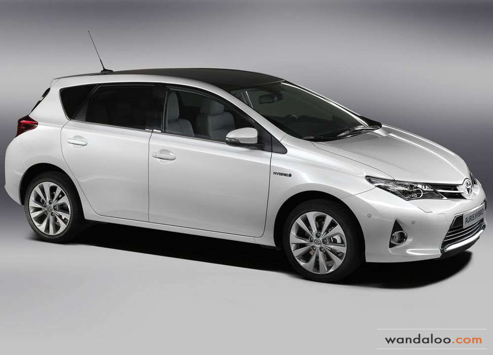 Voiture-Annee-2014-Candidat-28-Toyota-Auris.jpg