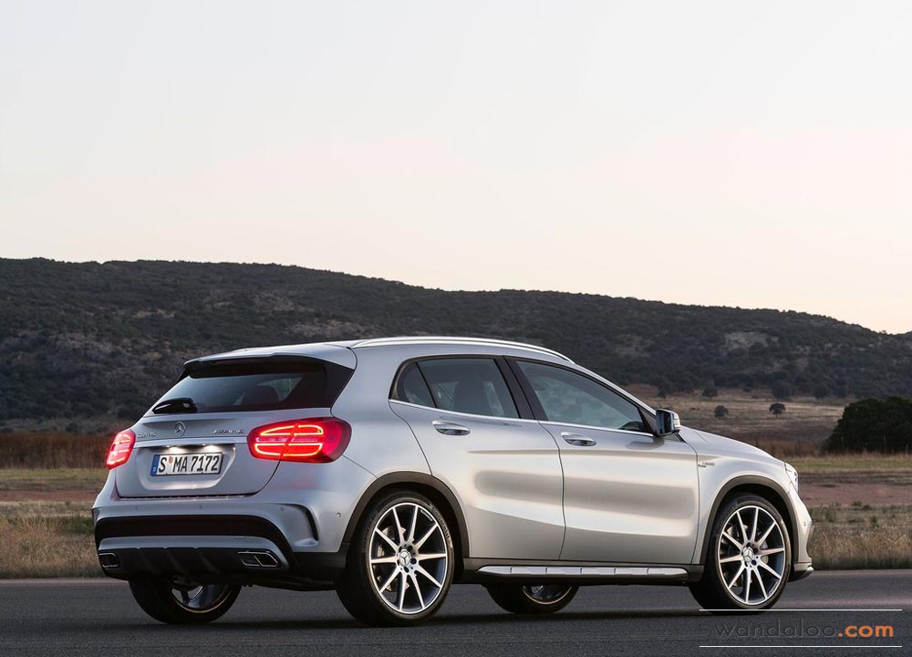 Mercedes-GLA-45-AMG-2015-02.jpg