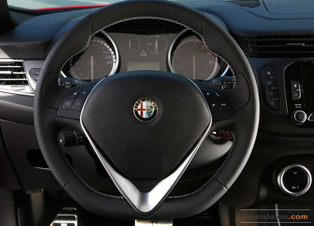 https://www.wandaloo.com/files/2014/06/Alfa-Romeo-Giulietta-Quadrifoglio-Verde-2014-Neuve-Maroc-04.jpg
