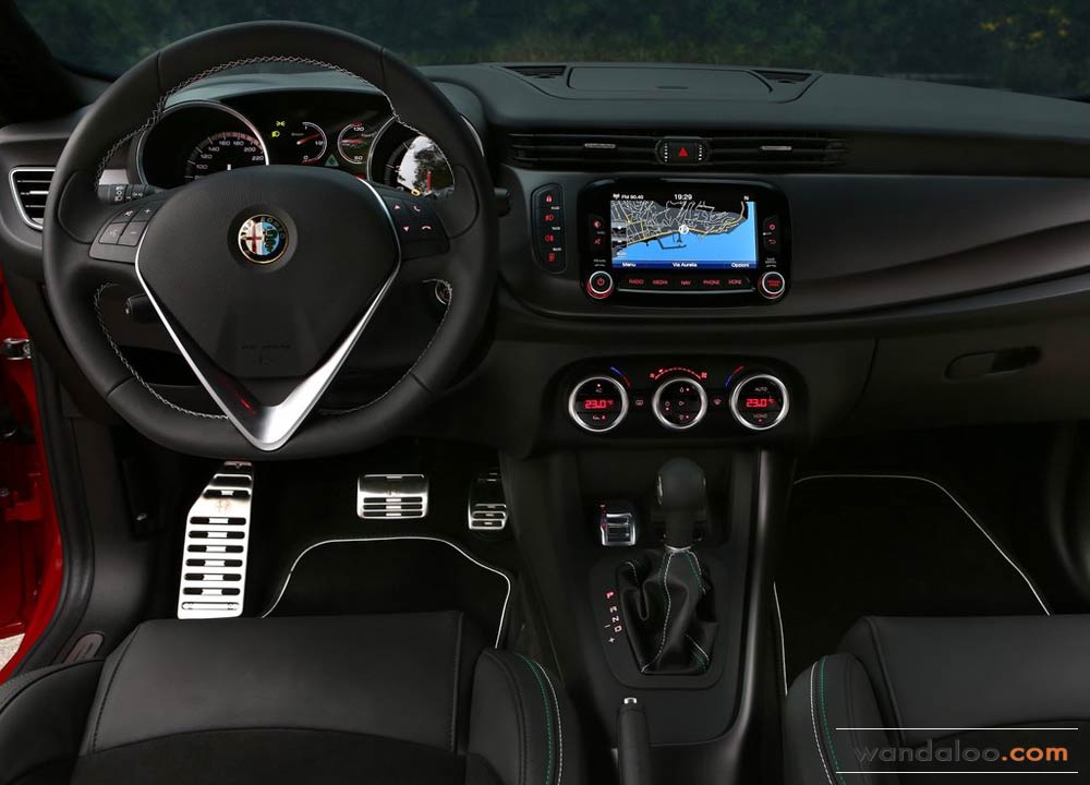 https://www.wandaloo.com/files/2014/06/Alfa-Romeo-Giulietta-Quadrifoglio-Verde-2014-Neuve-Maroc-05.jpg