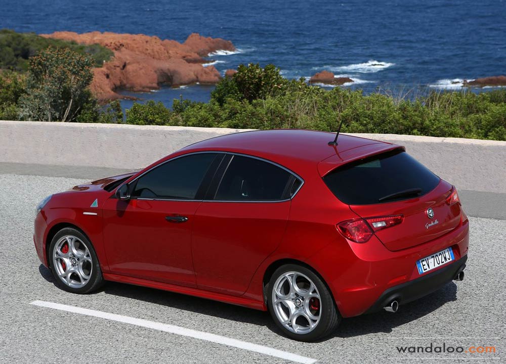 https://www.wandaloo.com/files/2014/06/Alfa-Romeo-Giulietta-Quadrifoglio-Verde-2014-Neuve-Maroc-09.jpg