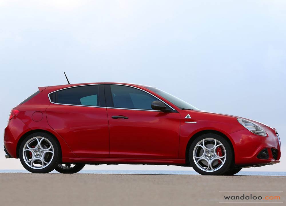 https://www.wandaloo.com/files/2014/06/Alfa-Romeo-Giulietta-Quadrifoglio-Verde-2014-Neuve-Maroc-11.jpg