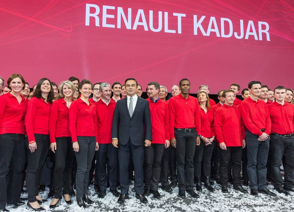 https://www.wandaloo.com/files/2015/02/Carlos-GHOSN-Equipe-projet-Renault-Kadjar-2015.jpg