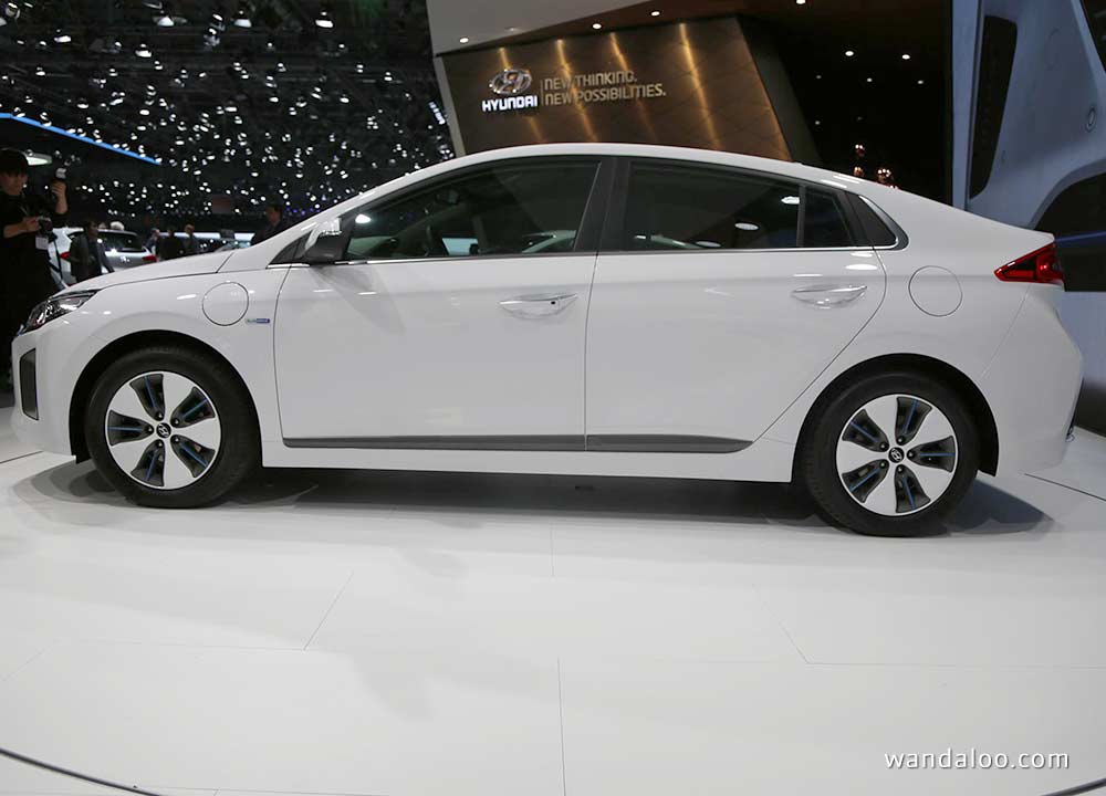 Geneve-2016-Hyundai-IONIQ-06.jpg