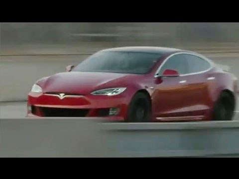TESLA-Model-S-Plaid-2021-video.jpg