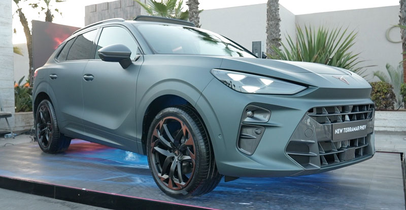 https://www.wandaloo.com/files/2025/10/cupra-terramar-phev-2025-suv-familial-lancement-maroc-front.jpg