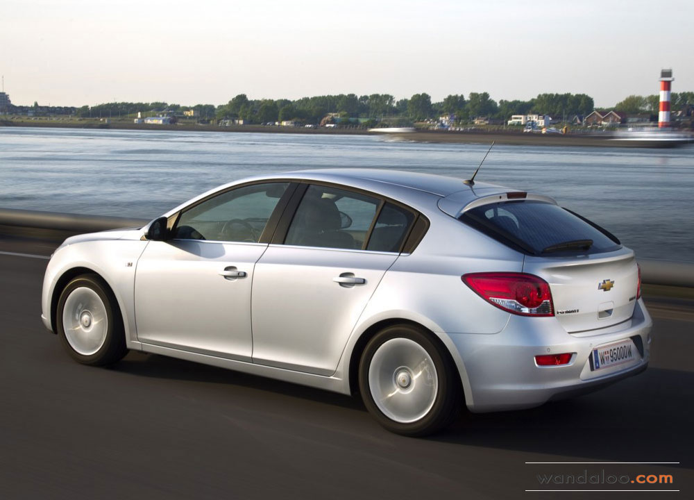 https://www.wandaloo.com/files/Voiture-Neuve/chevrolet/Chevrolet-Cruze-5-portes-2012-05.jpg
