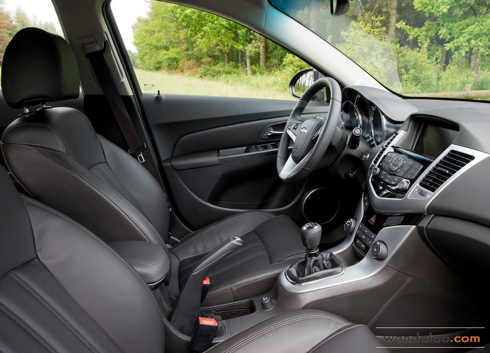 https://www.wandaloo.com/files/Voiture-Neuve/chevrolet/Chevrolet-Cruze-5-portes-2012-07.jpg