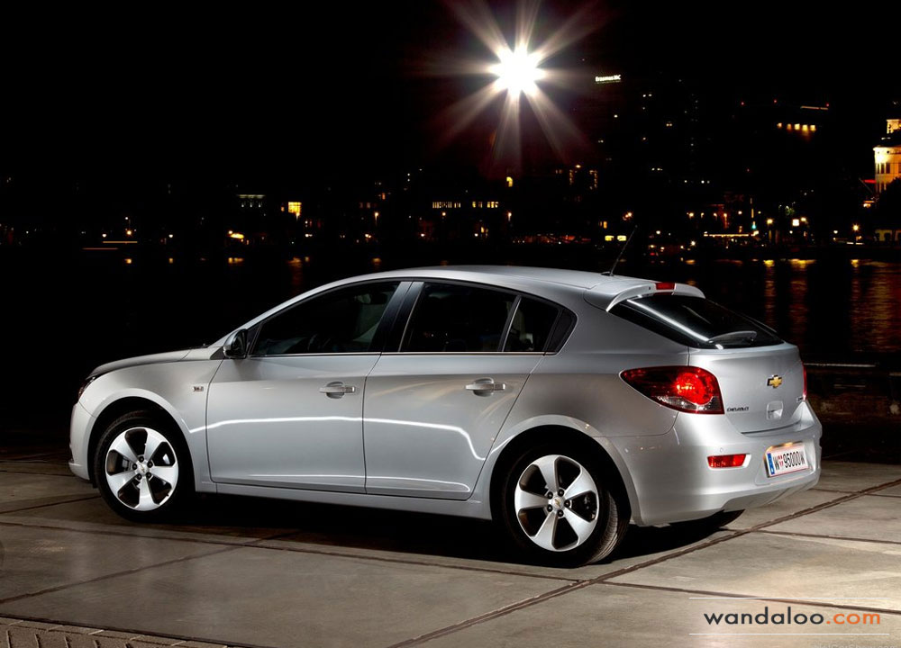 https://www.wandaloo.com/files/Voiture-Neuve/chevrolet/Chevrolet-Cruze-5-portes-2012-09.jpg