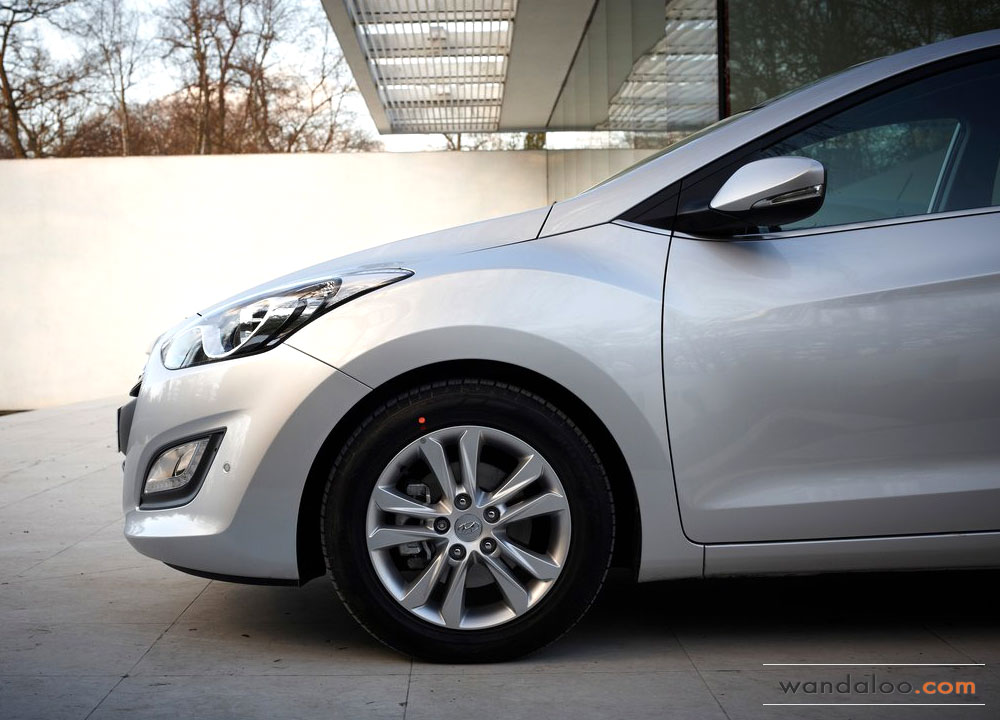 https://www.wandaloo.com/files/Voiture-Neuve/hyundai/Hyundai-i30-2012-07.jpg