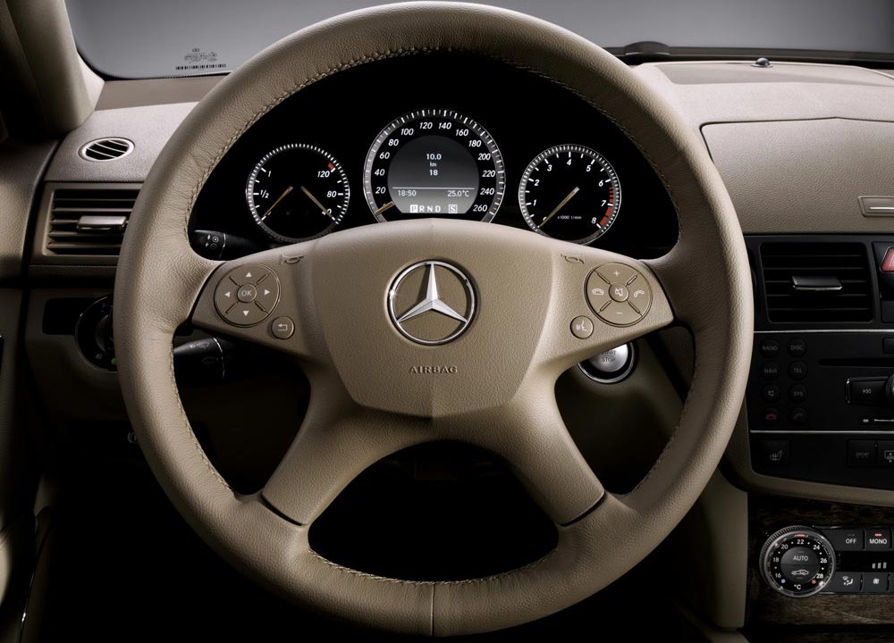 https://www.wandaloo.com/files/Voiture-Neuve/mercedes/Classe-C-19.jpg