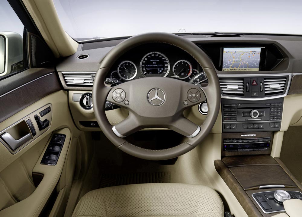https://www.wandaloo.com/files/Voiture-Neuve/mercedes/Classe-E-11.jpg