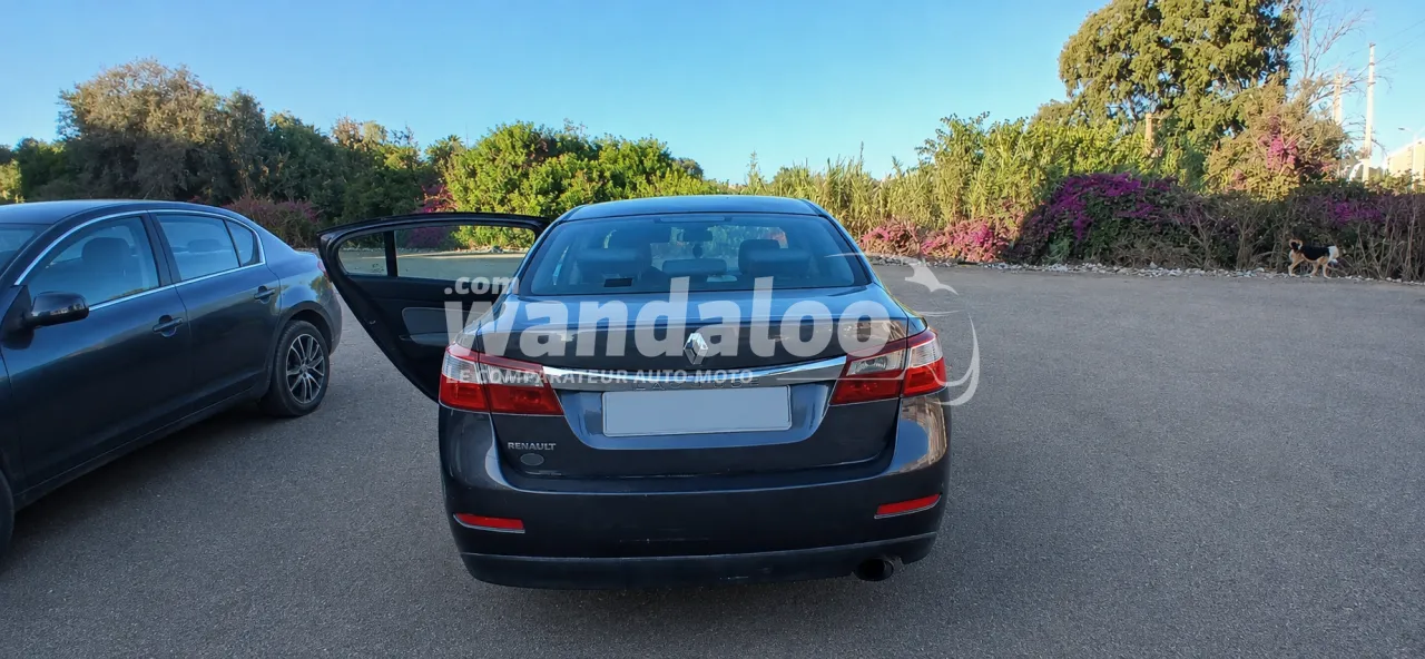 https://www.wandaloo.com/files/Voiture-Occasion/2026/08/renault-latitude-44841-142b.webp