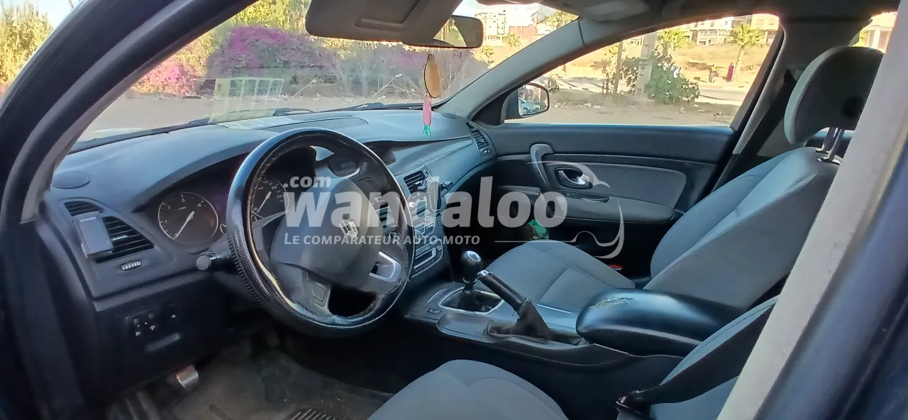 https://www.wandaloo.com/files/Voiture-Occasion/2026/08/renault-latitude-44841-51fe.webp