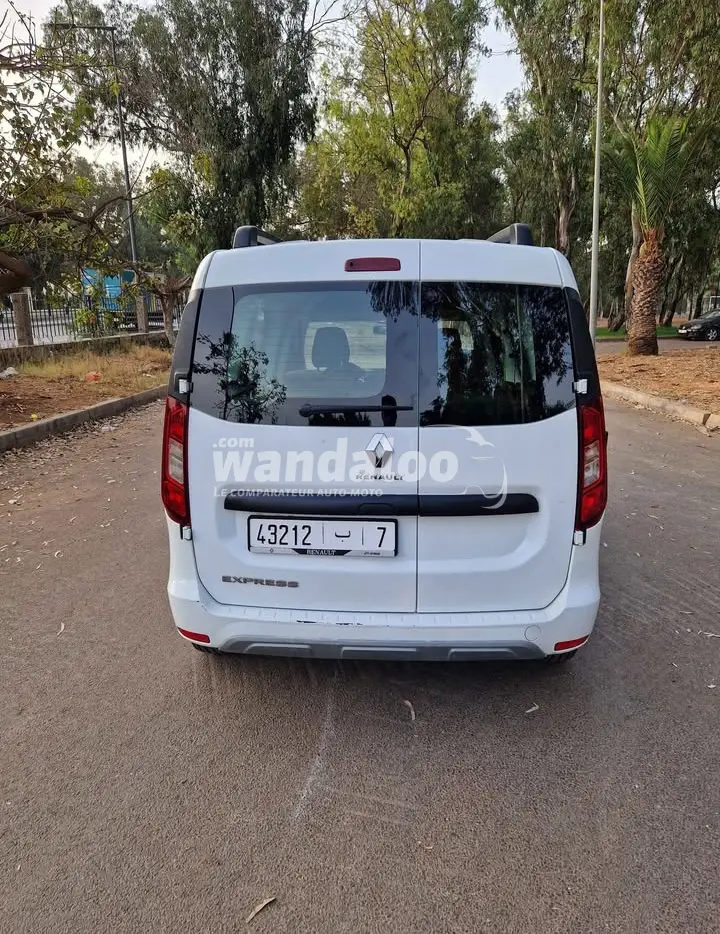 https://www.wandaloo.com/files/Voiture-Occasion/2026/10/renault-express-44999-9f8b.webp
