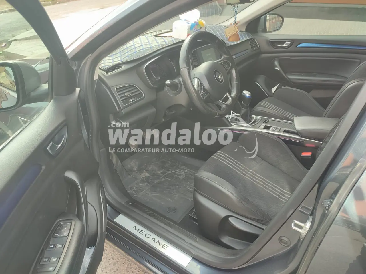 https://www.wandaloo.com/files/Voiture-Occasion/2026/10/renault-megane-coupe-44956-95bc.webp